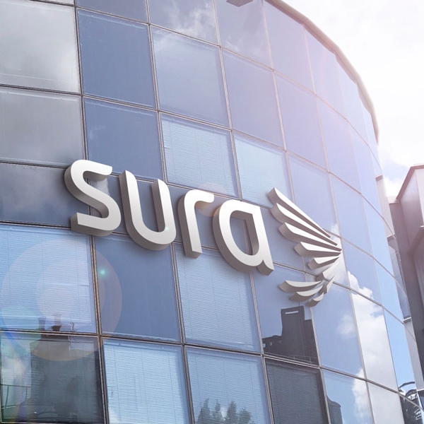 edificio-con-el-nombre-de-sura